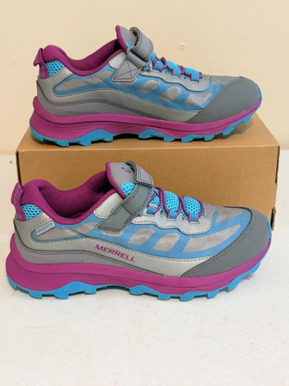 New NIB Merrell Moab Speed Low Blue/Pink/Gray Hiking Shoes Size 5.5Y Womens 7